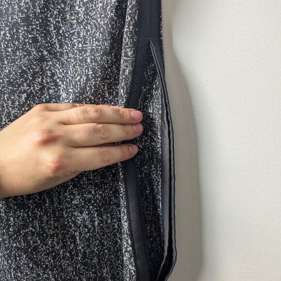 NWT Lululemon Vinyasa Wrap - black and white - one size - Picture 6 of 10